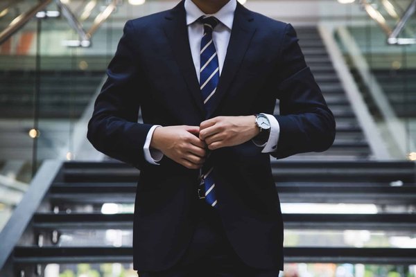 Quel est le montant de la commission d'un agent immobilier sur la vente d'un terrain constructible ?